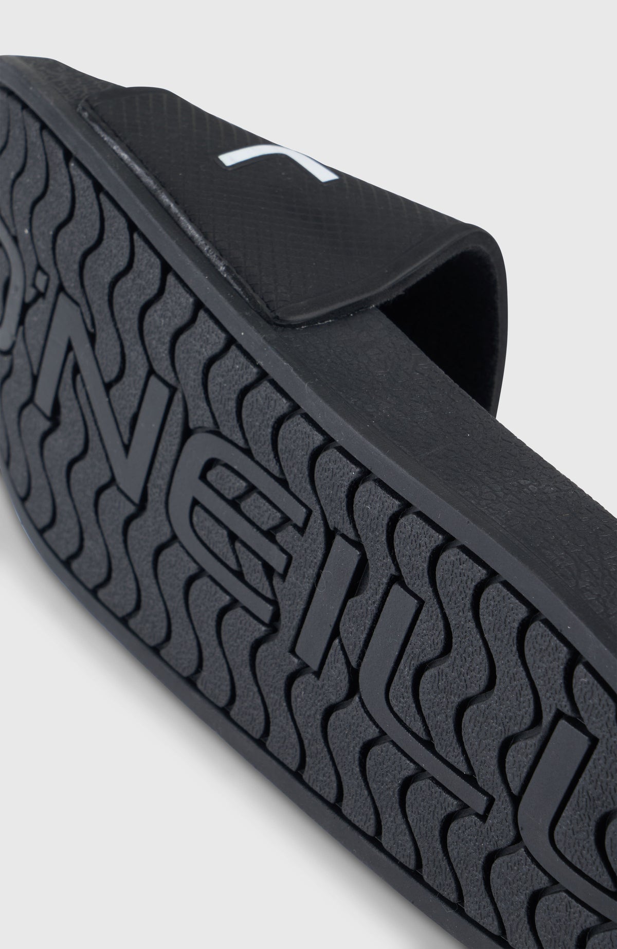 O`NEILL LOGO SLIDES