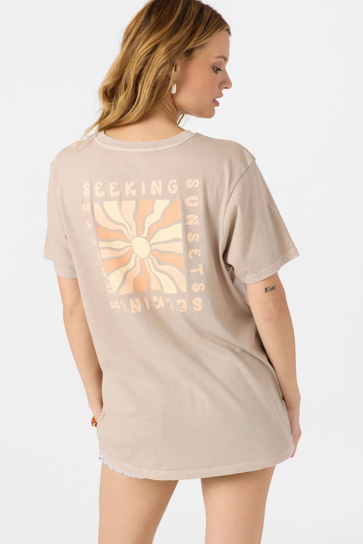 SEEKING SUNSETS TEE