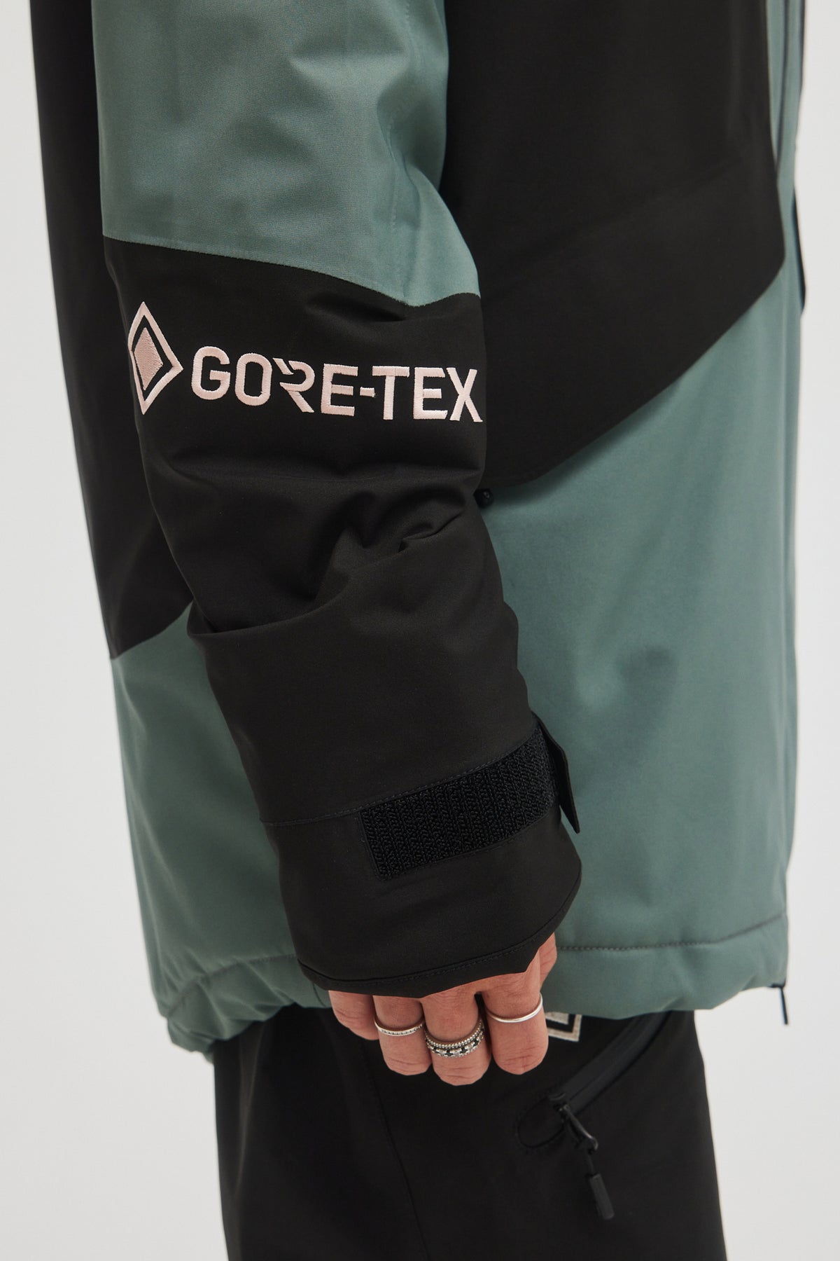 GORE-TEX INSULATED JACKET