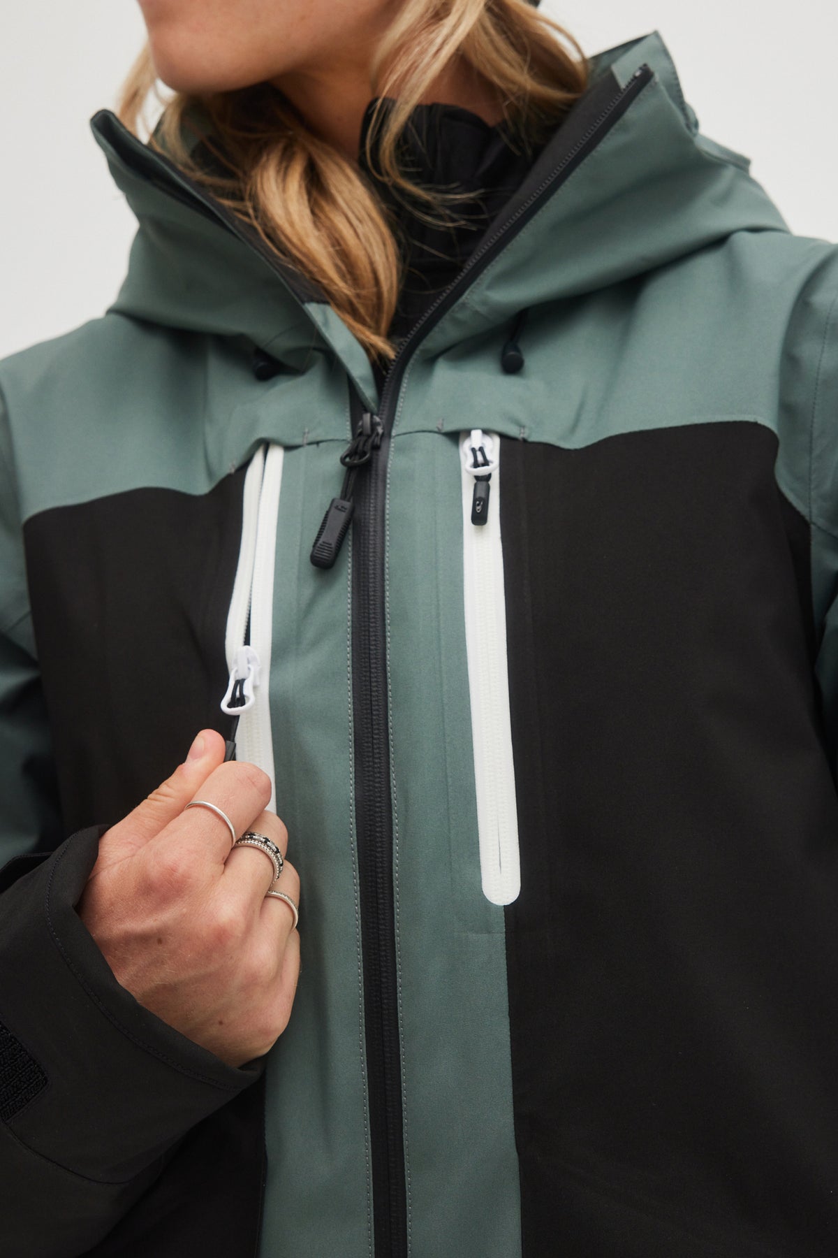 GORE-TEX INSULATED JACKET