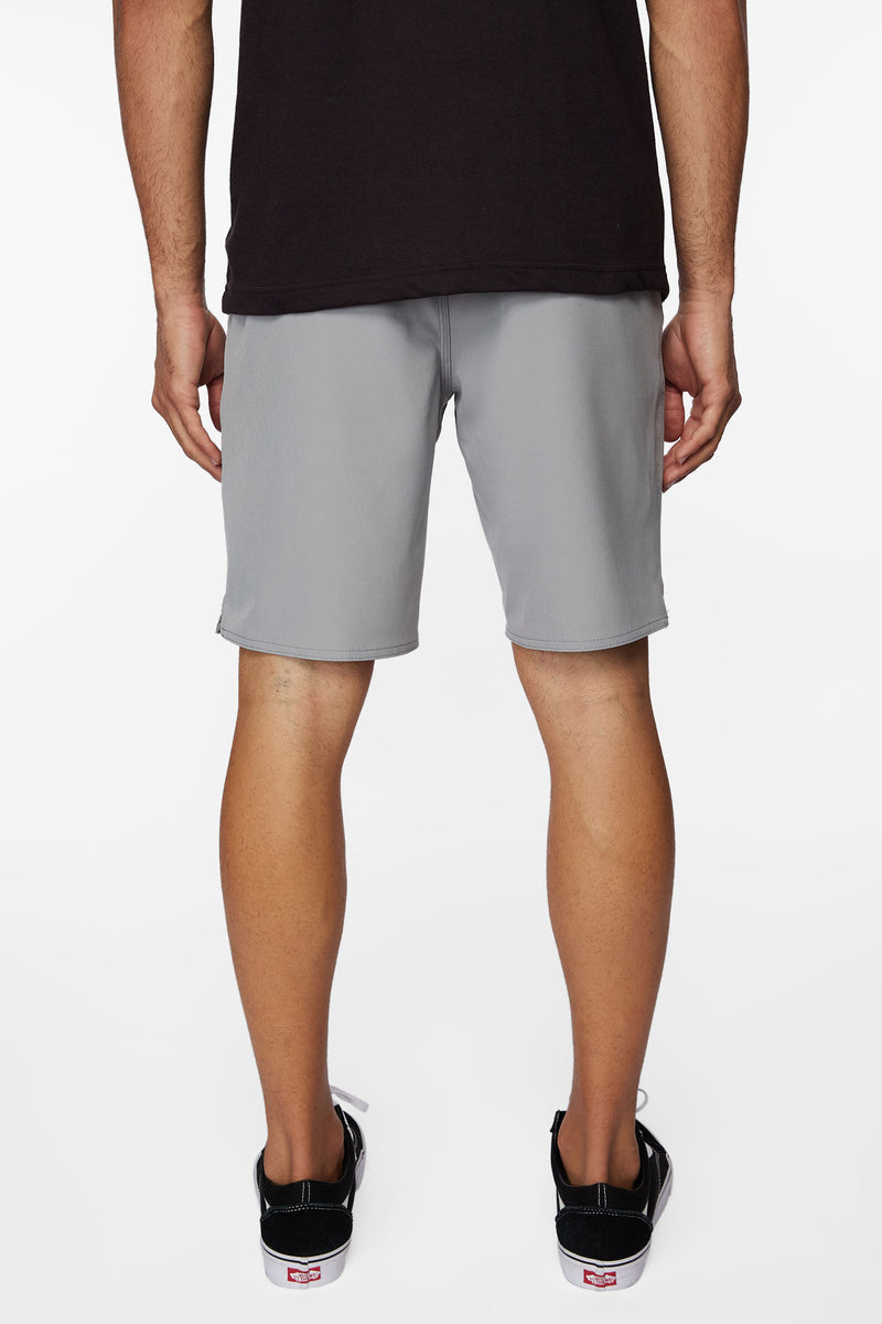 INTERLUDE 19'' HYBRID SHORT