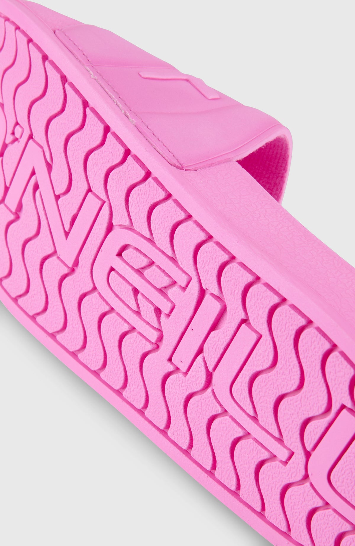 O'NEILL EMBOSSED SLIDES