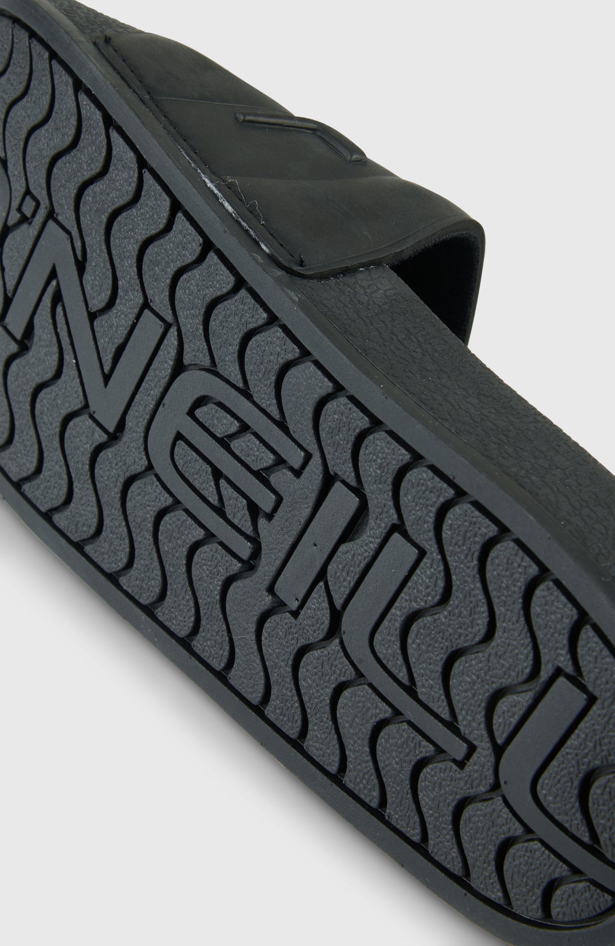 O'NEILL EMBOSSED SLIDES