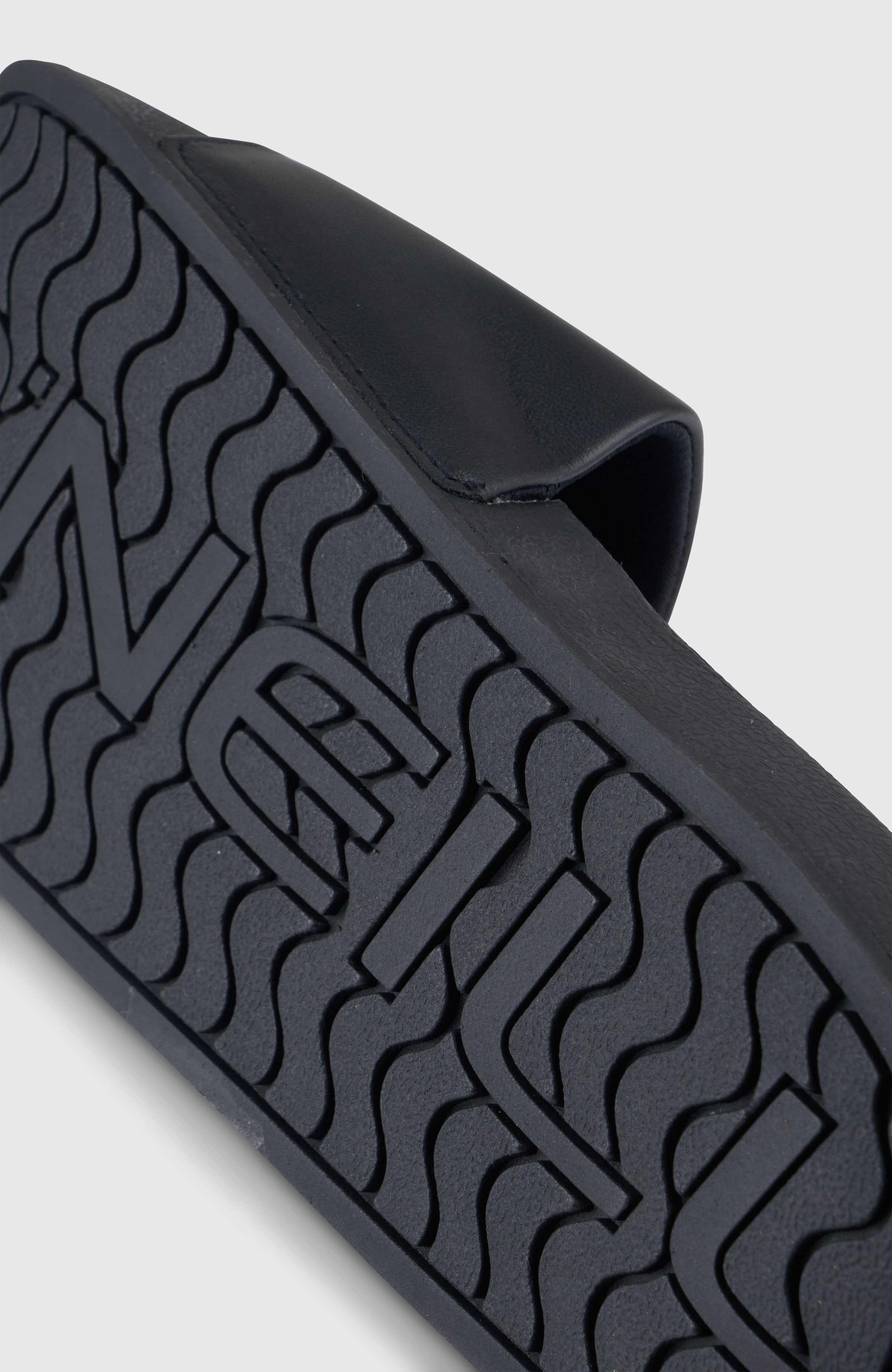 SUMMER MUST HAVE SLIDES
