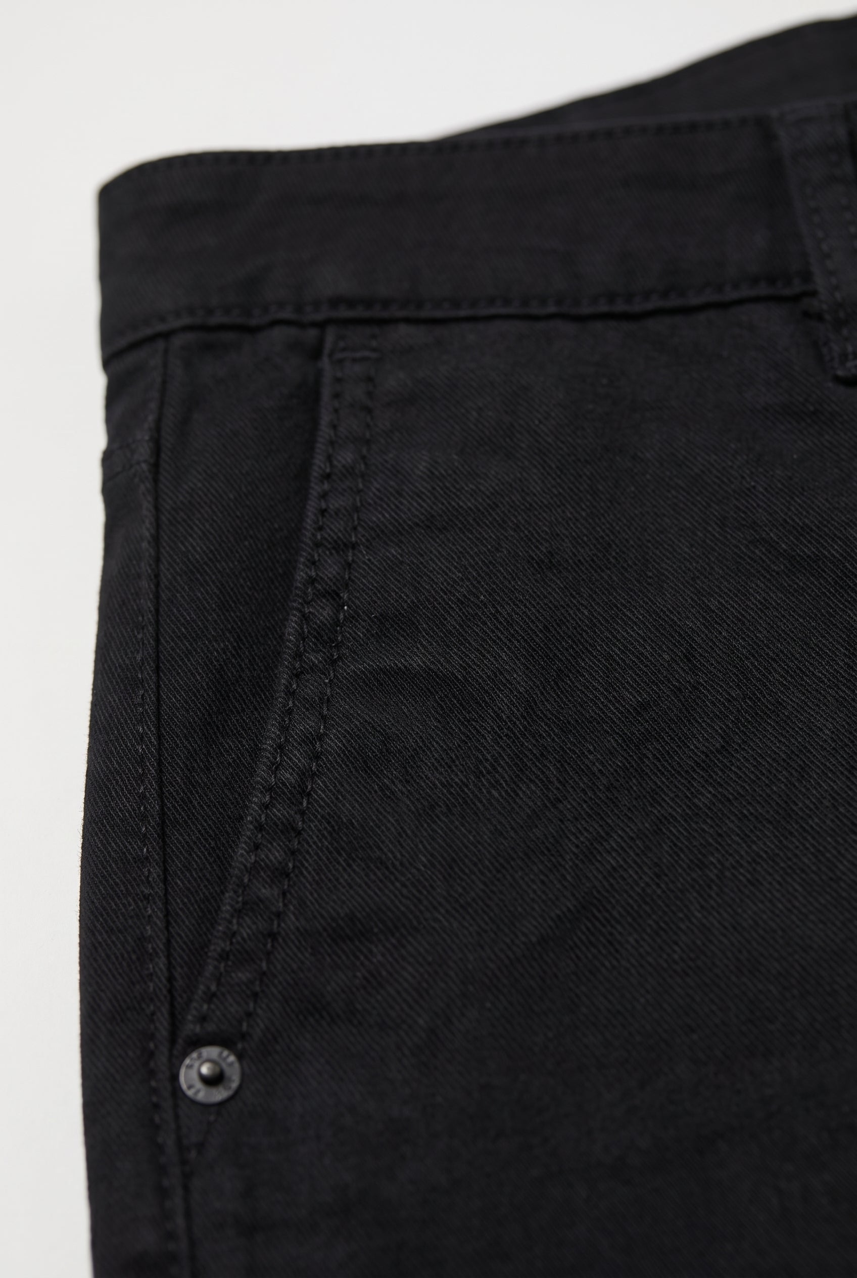 CONTACT SLIM CHINO PANTS