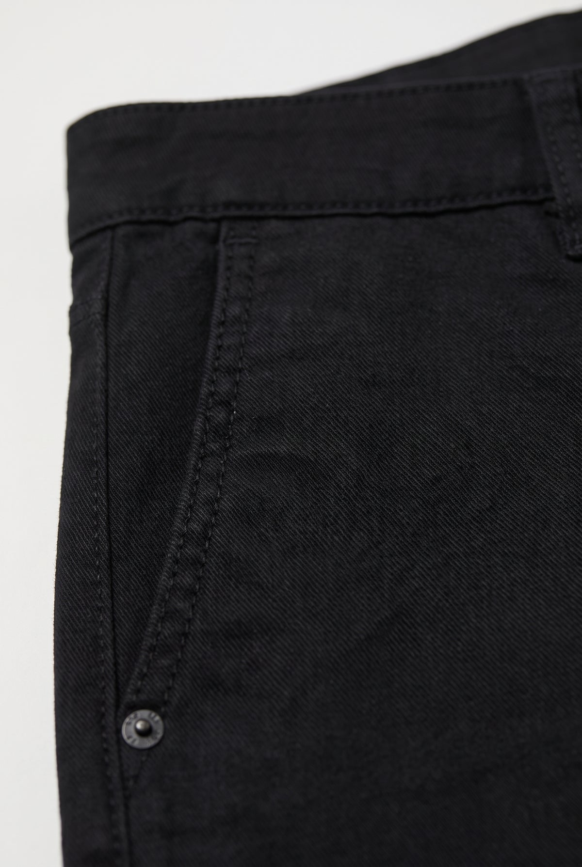 CONTACT SLIM CHINO PANTS