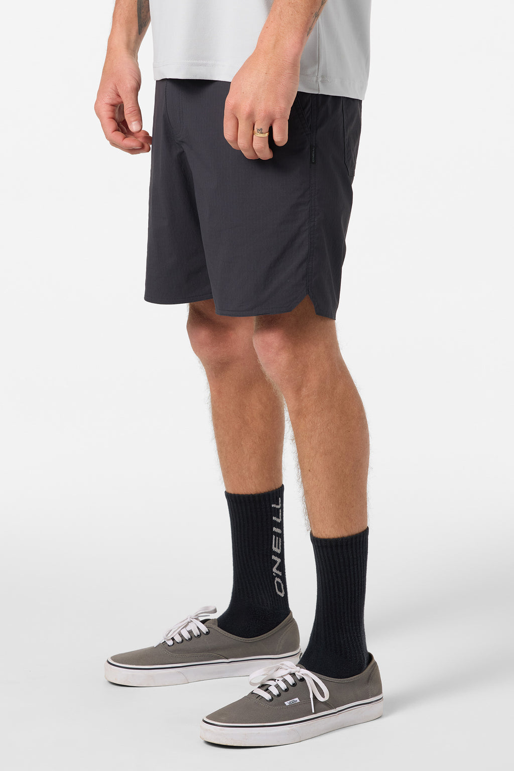 TRVLR HALFBACK HYBRID 18`` SHORT