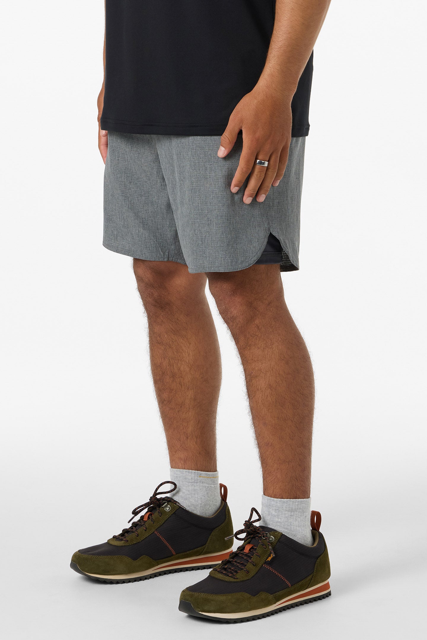 TRVLR TECH LINED HYBRID 17`` SHORT