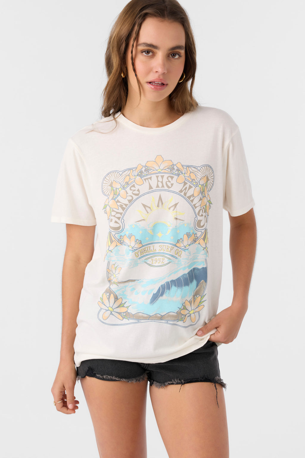CHASE THE WAVES TEE