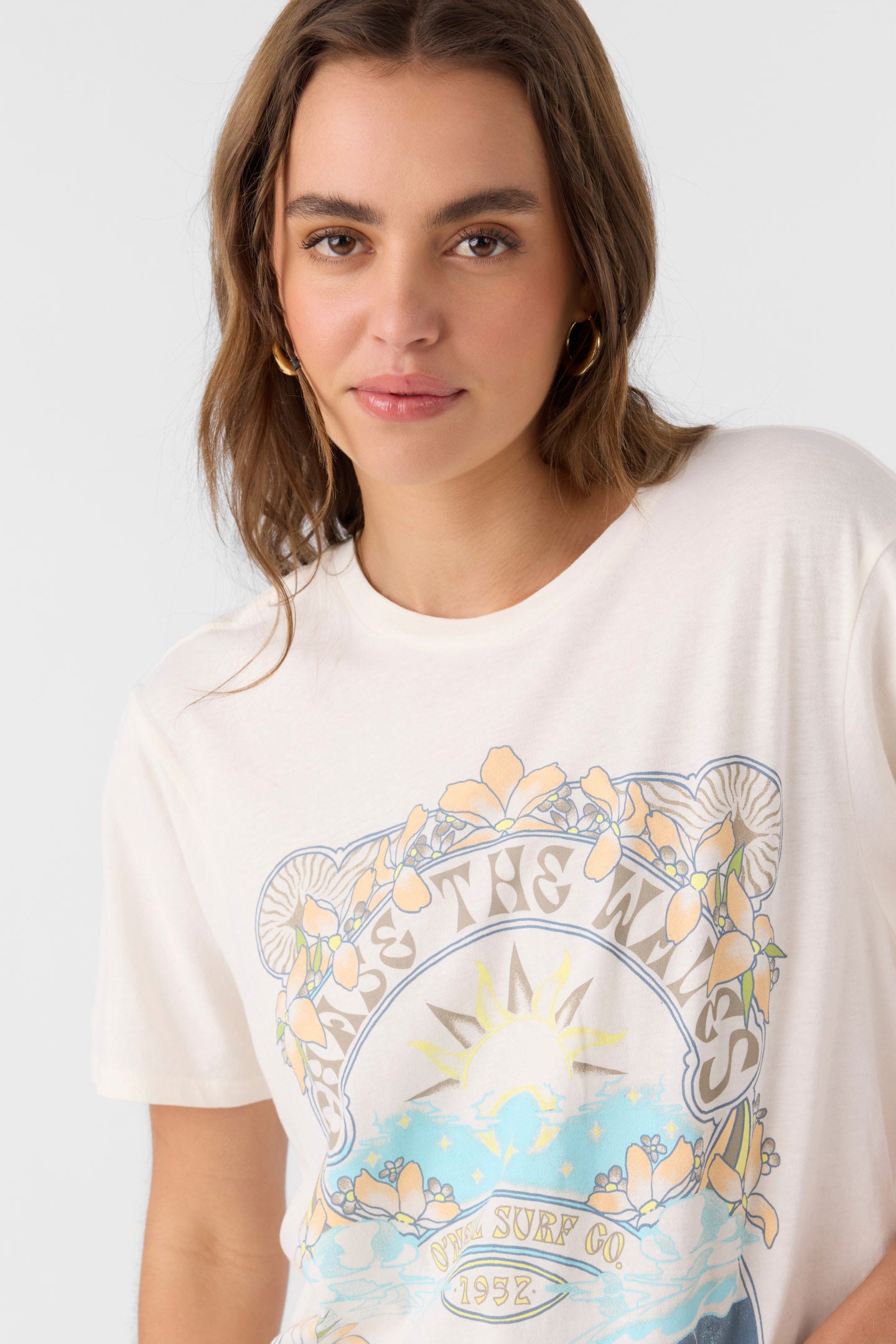 CHASE THE WAVES TEE