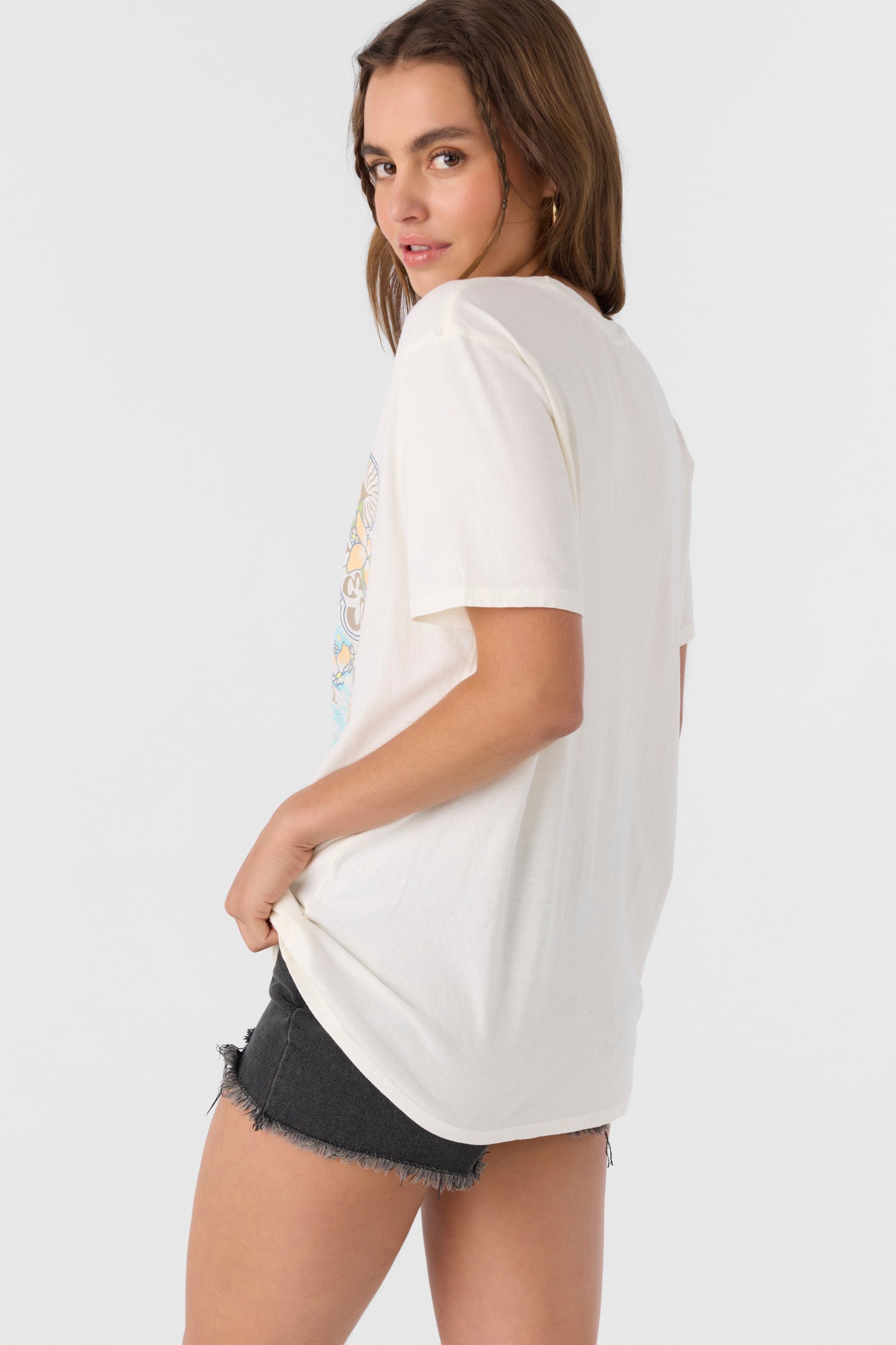 CHASE THE WAVES TEE