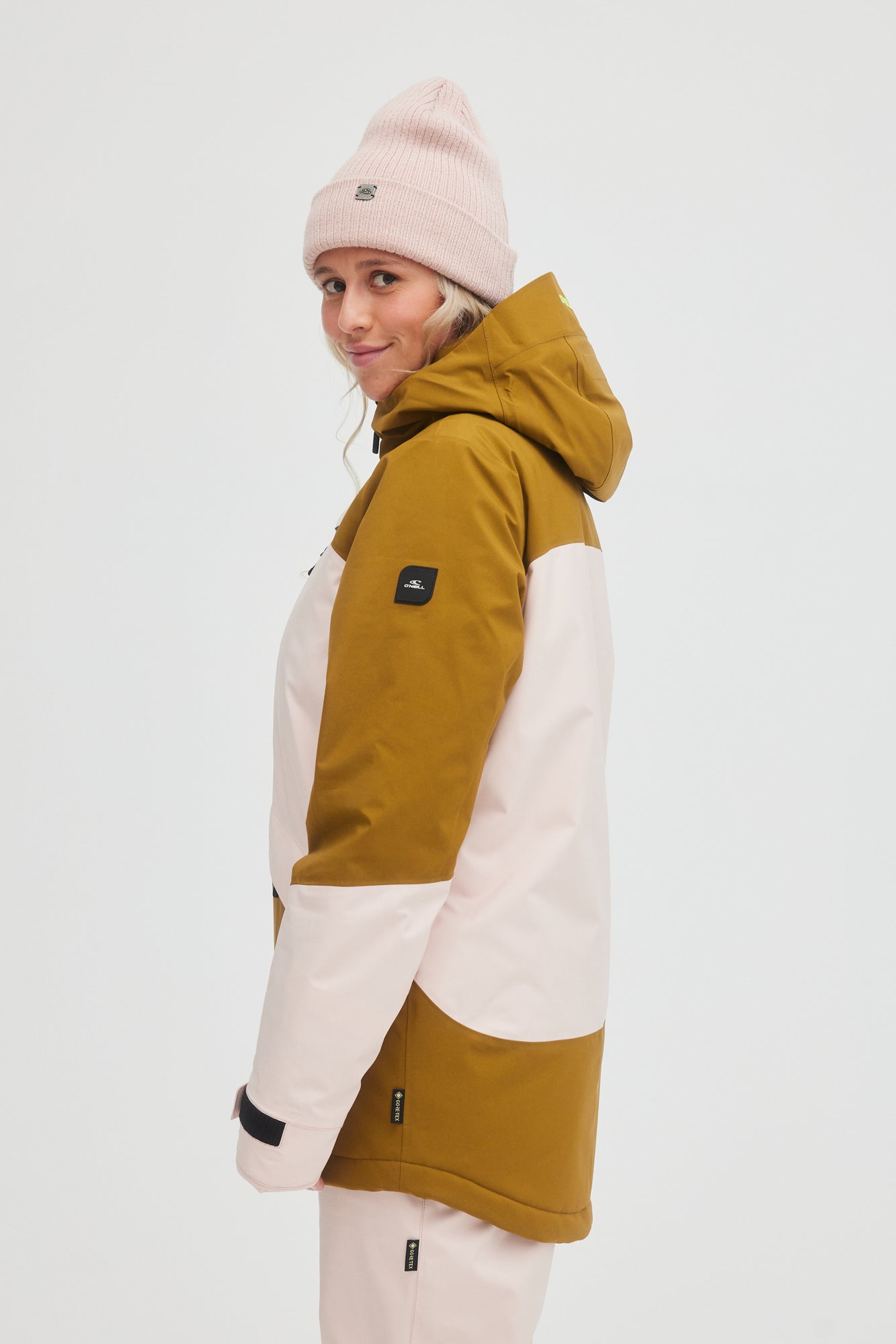 GORE-TEX INSULATED JACKET