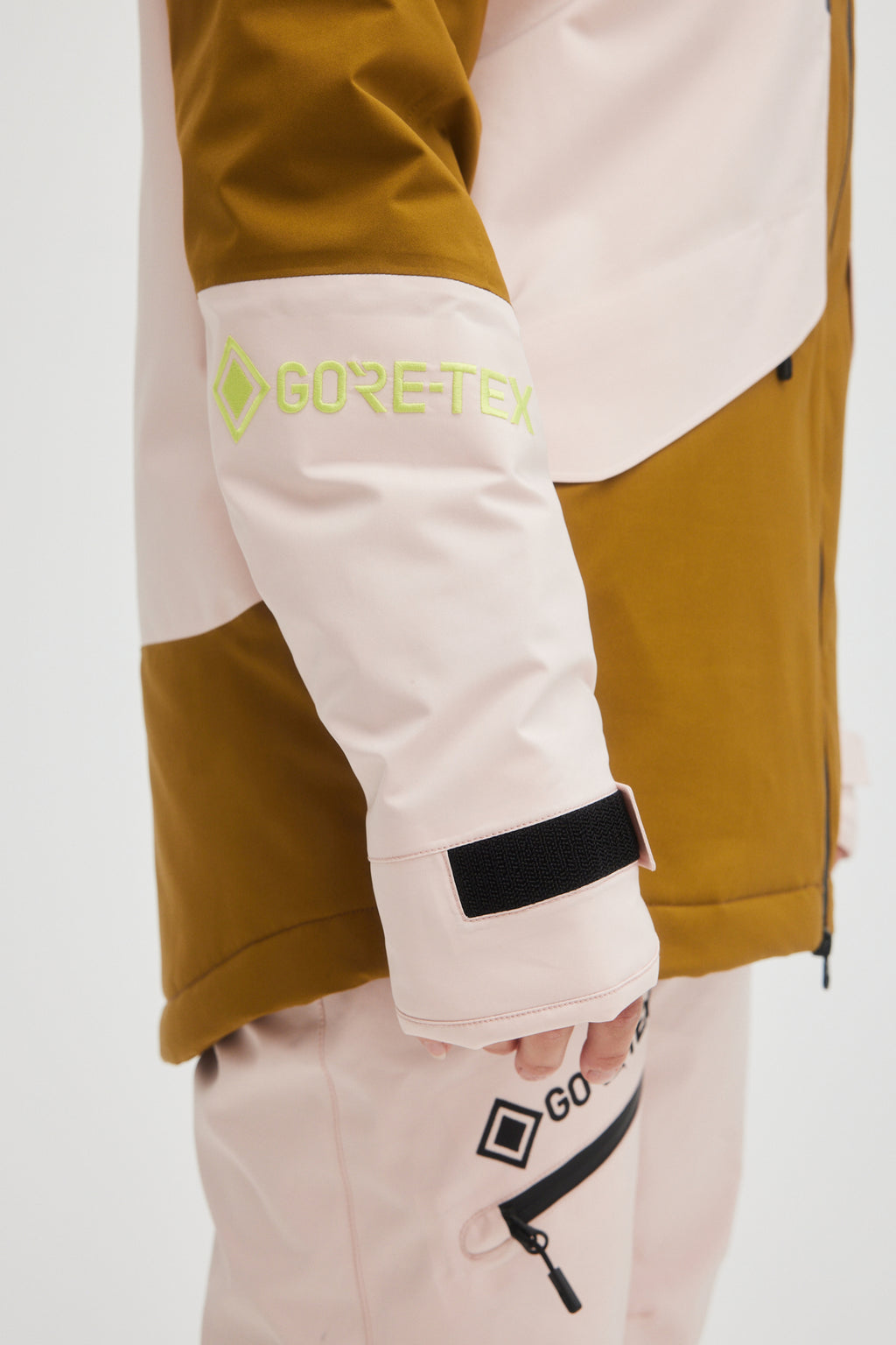 GORE-TEX INSULATED JACKET