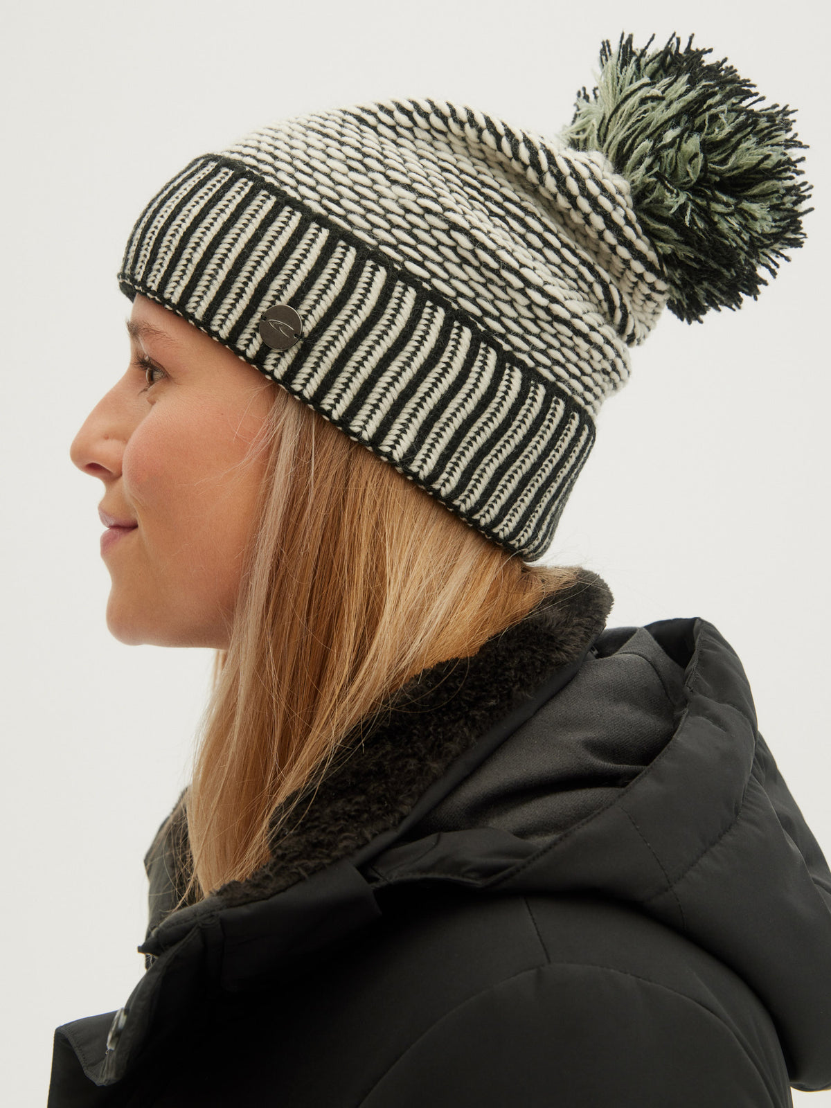 O'Neill Ladies Chunky Beanie in Black Out