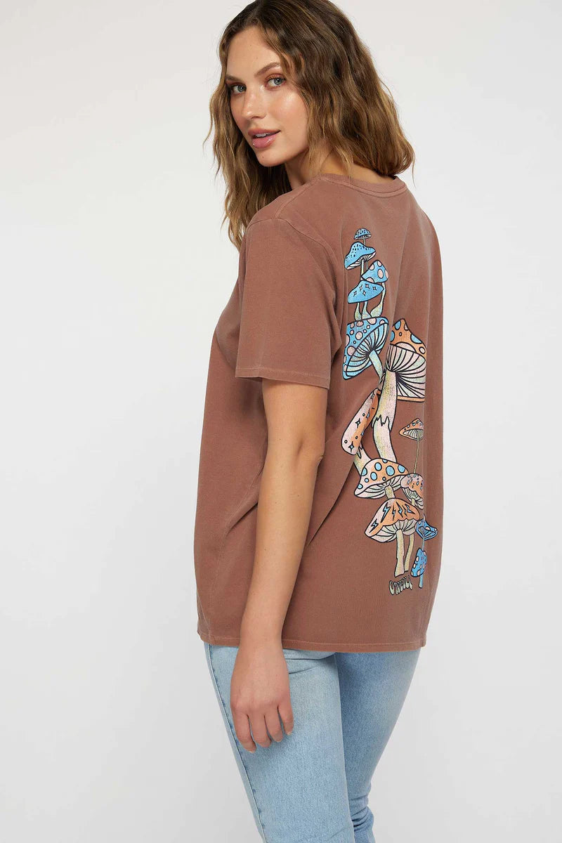 STAY MAGIC TEE