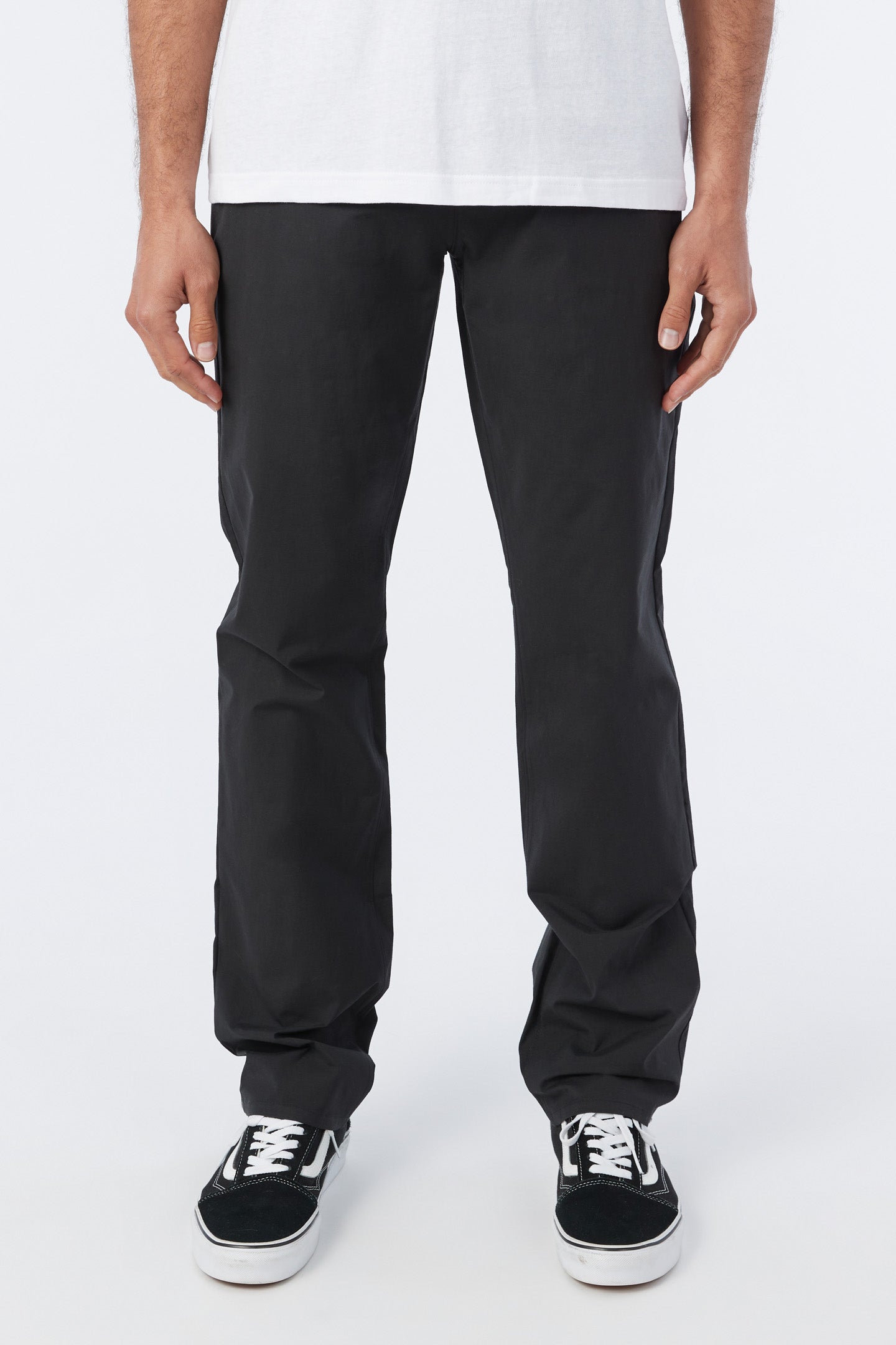 MISSION HYBRID CHINO PANT